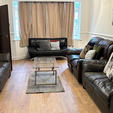 London Luxury 5 Bedroom House 2 Min Walk To The Tube Station Дагенъм Екстериор снимка