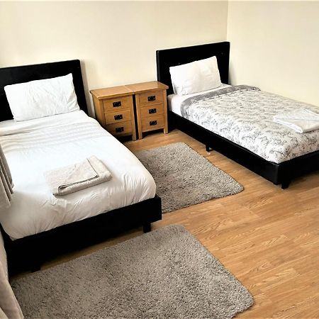 London Luxury 5 Bedroom House 2 Min Walk To The Tube Station Дагенъм Екстериор снимка