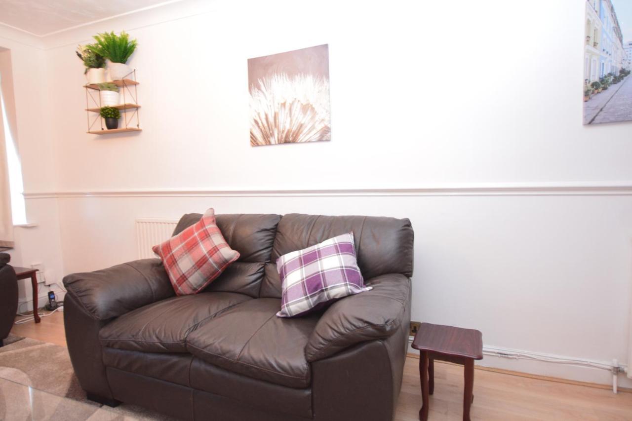 London Luxury 5 Bedroom House 2 Min Walk To The Tube Station Дагенъм Екстериор снимка