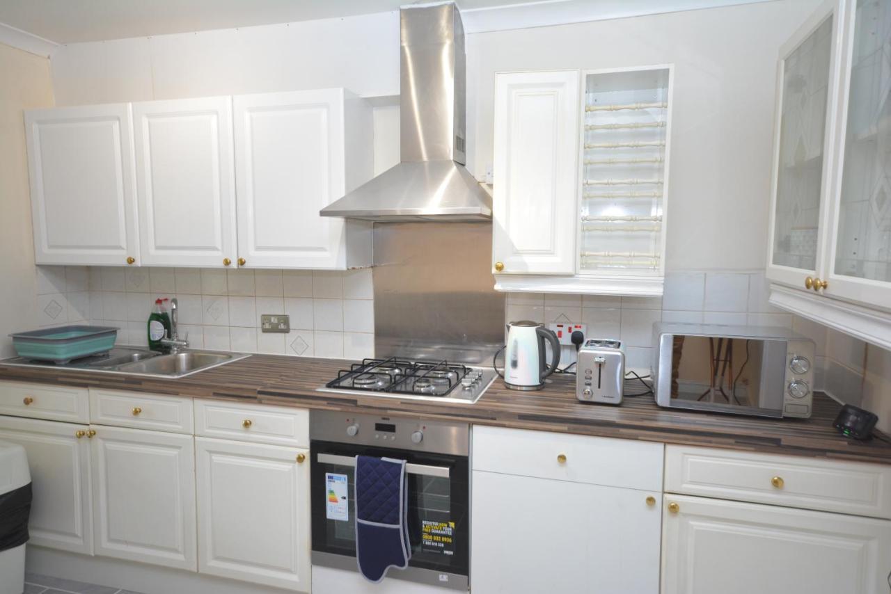 London Luxury 5 Bedroom House 2 Min Walk To The Tube Station Дагенъм Екстериор снимка