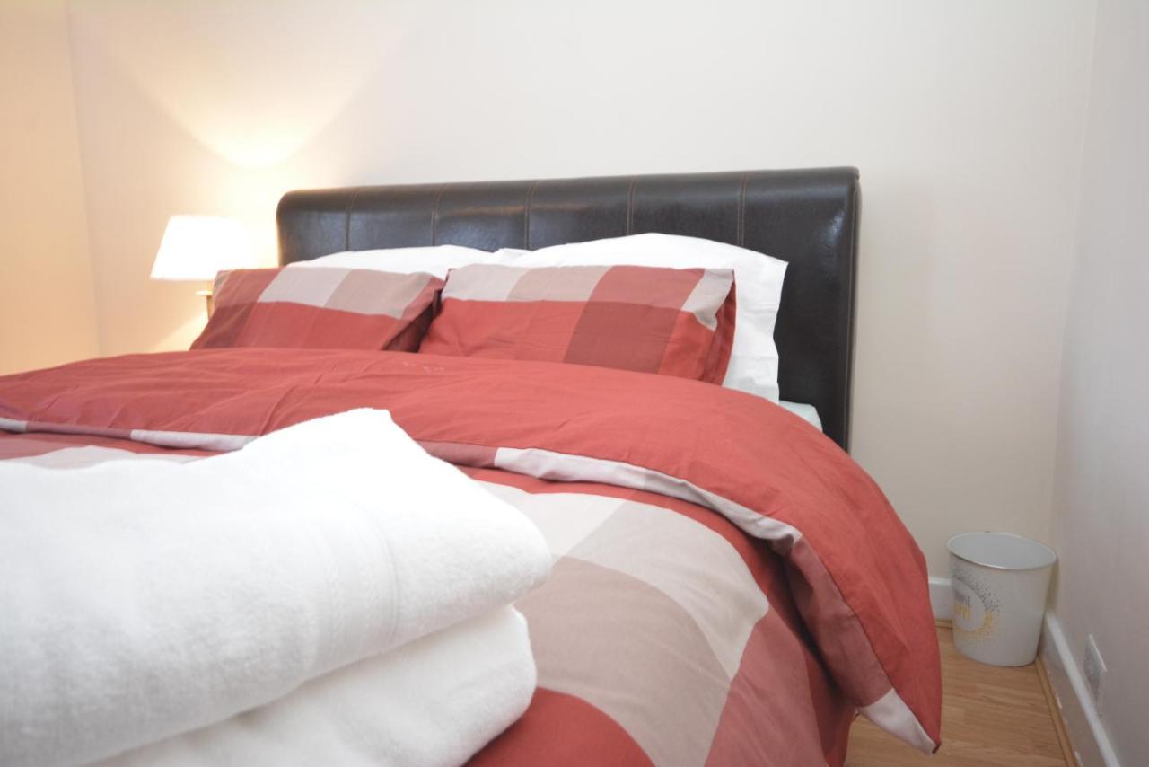 London Luxury 5 Bedroom House 2 Min Walk To The Tube Station Дагенъм Екстериор снимка