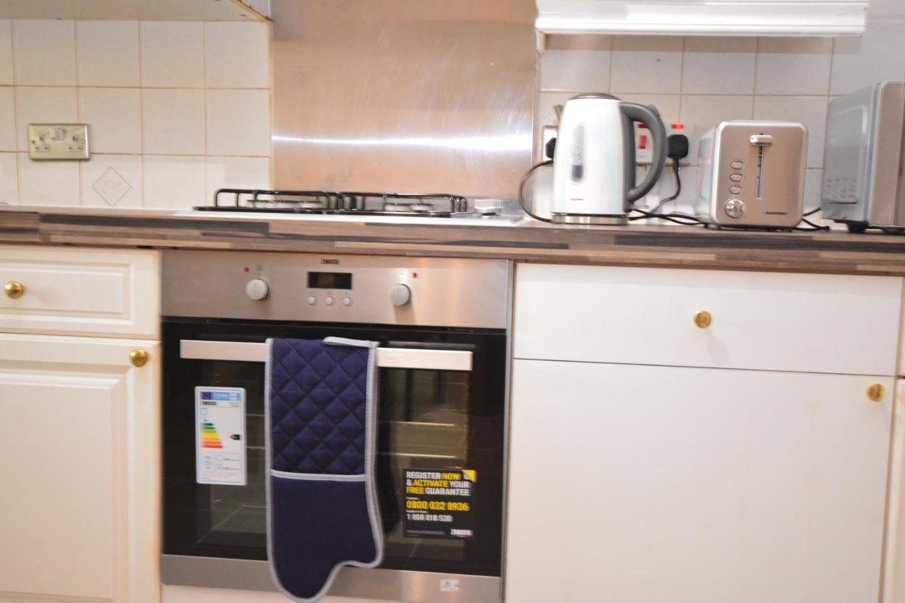 London Luxury 5 Bedroom House 2 Min Walk To The Tube Station Дагенъм Екстериор снимка