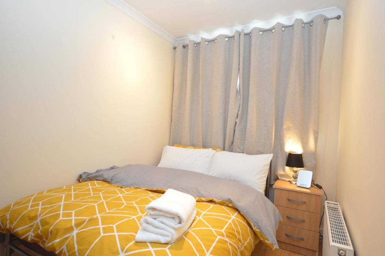 London Luxury 5 Bedroom House 2 Min Walk To The Tube Station Дагенъм Екстериор снимка