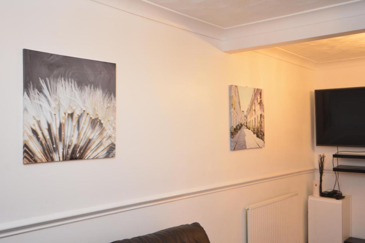 London Luxury 5 Bedroom House 2 Min Walk To The Tube Station Дагенъм Екстериор снимка