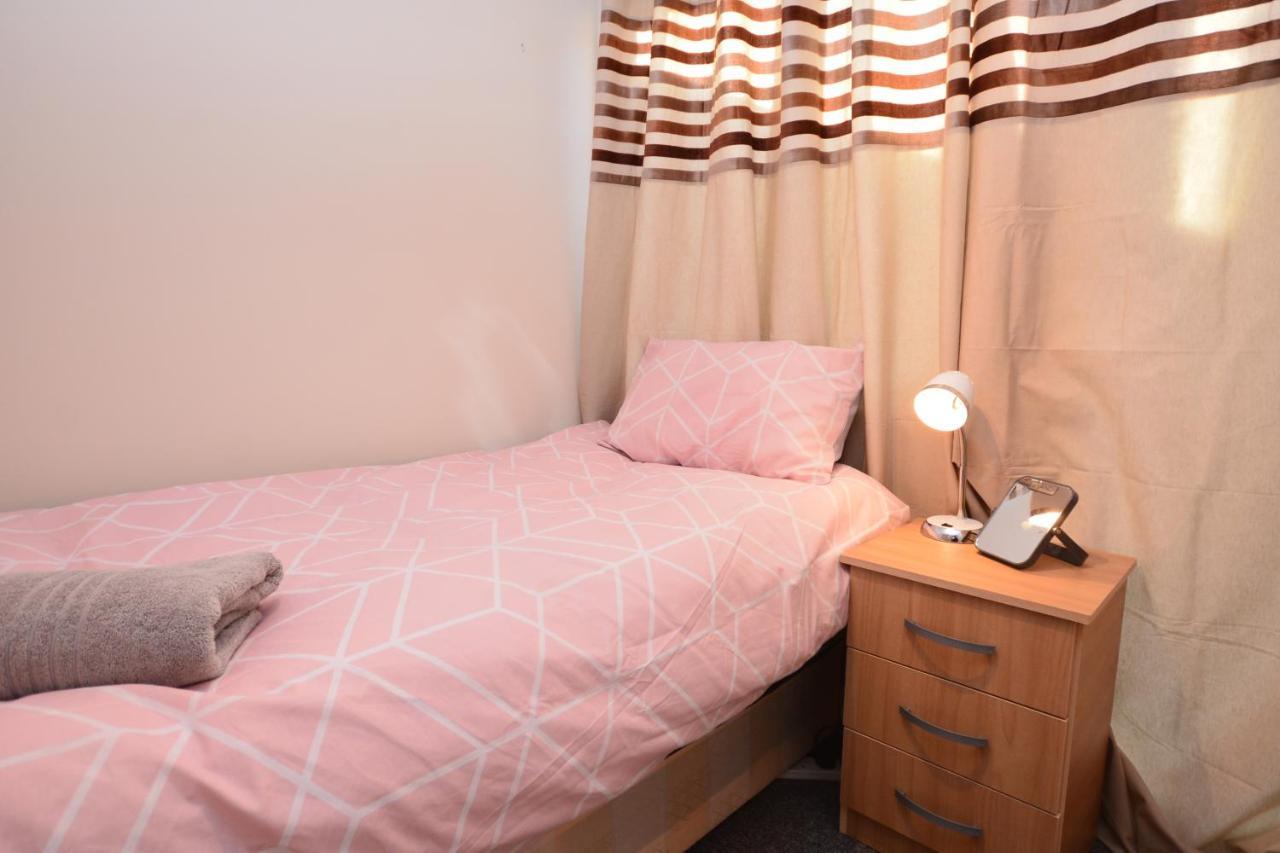London Luxury 5 Bedroom House 2 Min Walk To The Tube Station Дагенъм Екстериор снимка