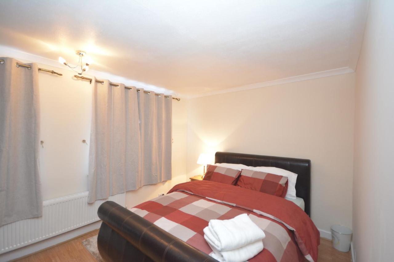 London Luxury 5 Bedroom House 2 Min Walk To The Tube Station Дагенъм Екстериор снимка