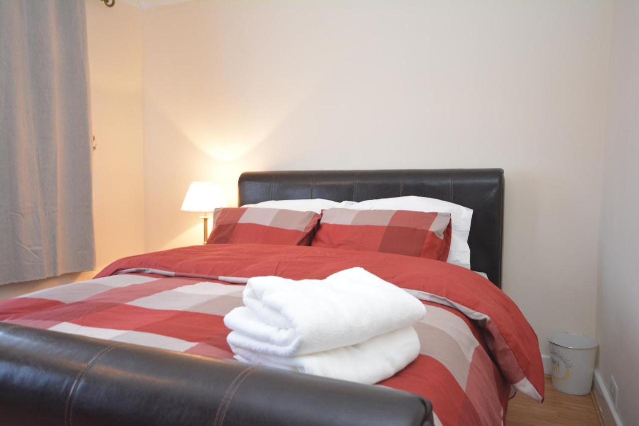 London Luxury 5 Bedroom House 2 Min Walk To The Tube Station Дагенъм Екстериор снимка