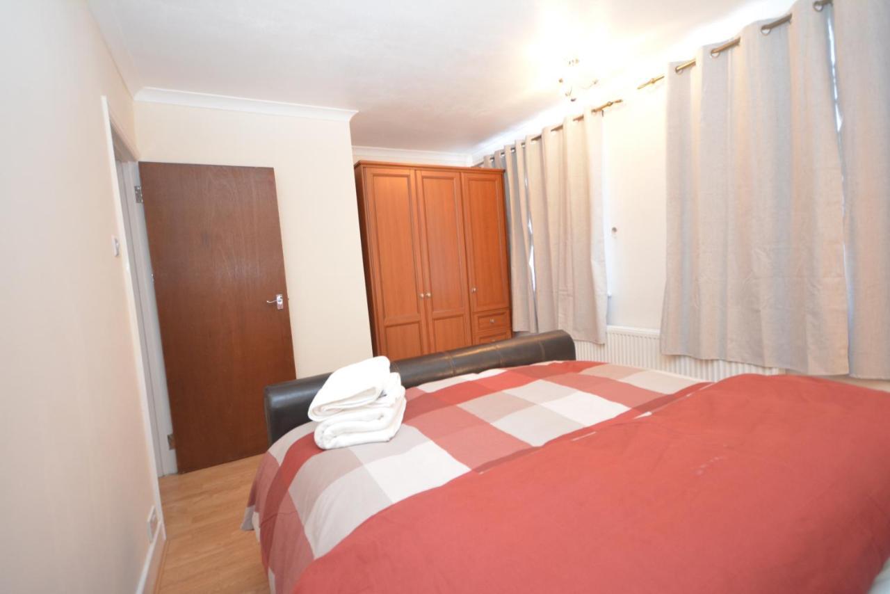 London Luxury 5 Bedroom House 2 Min Walk To The Tube Station Дагенъм Екстериор снимка