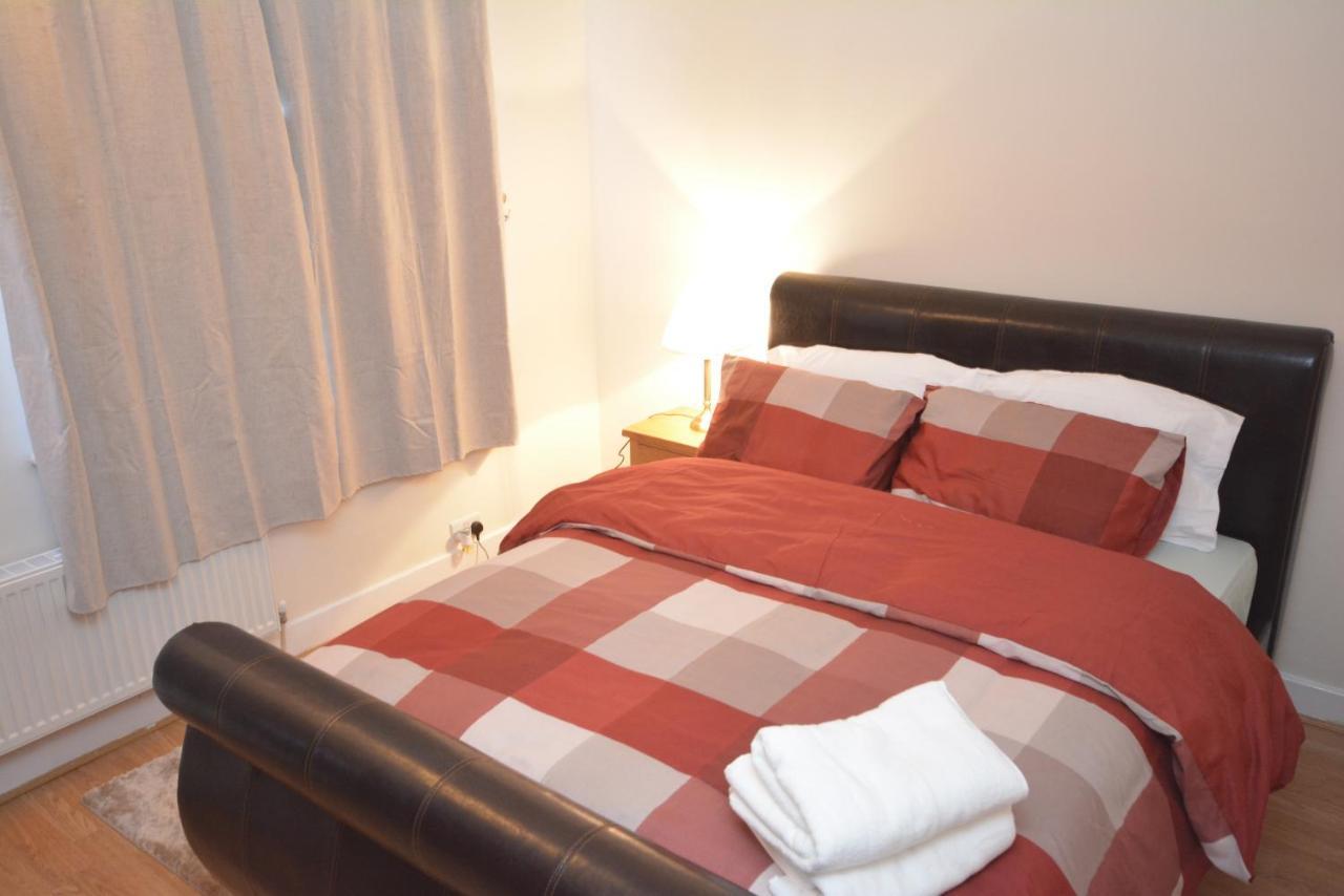 London Luxury 5 Bedroom House 2 Min Walk To The Tube Station Дагенъм Екстериор снимка