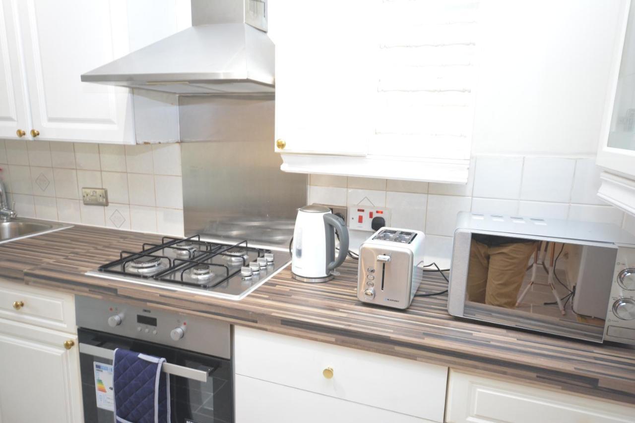 London Luxury 5 Bedroom House 2 Min Walk To The Tube Station Дагенъм Екстериор снимка
