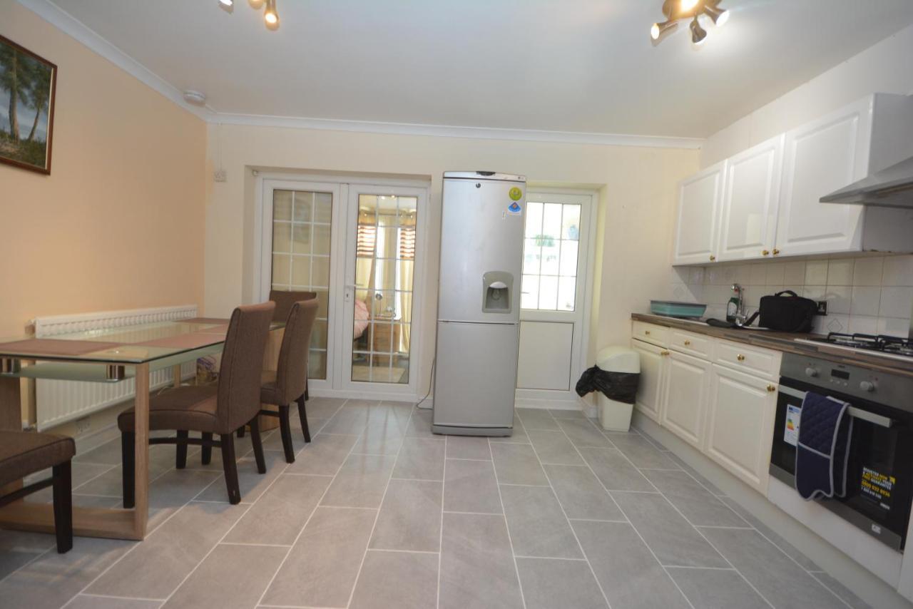 London Luxury 5 Bedroom House 2 Min Walk To The Tube Station Дагенъм Екстериор снимка