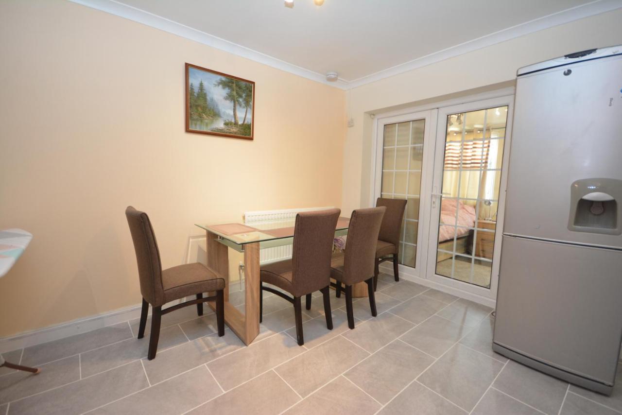 London Luxury 5 Bedroom House 2 Min Walk To The Tube Station Дагенъм Екстериор снимка
