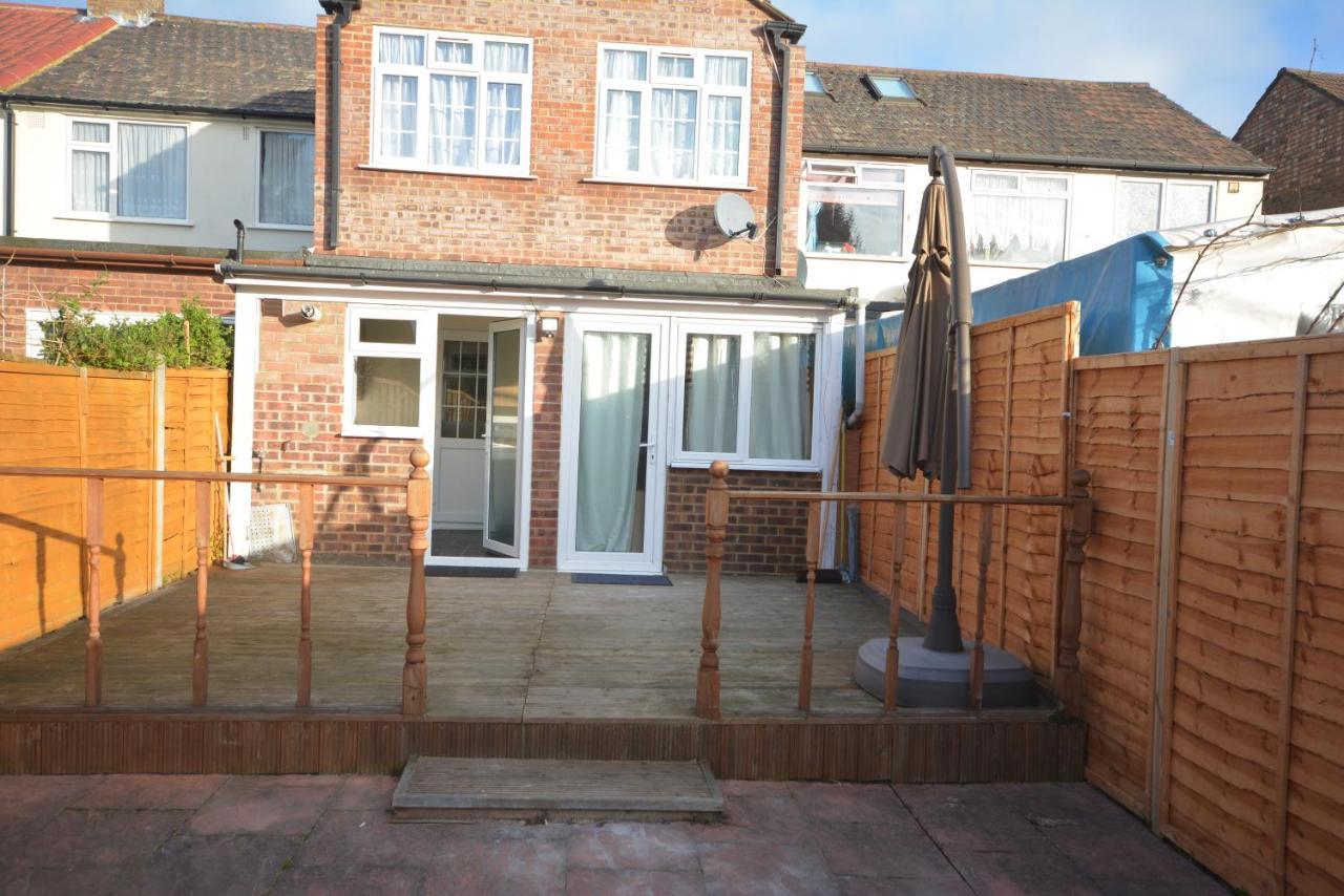 London Luxury 5 Bedroom House 2 Min Walk To The Tube Station Дагенъм Екстериор снимка