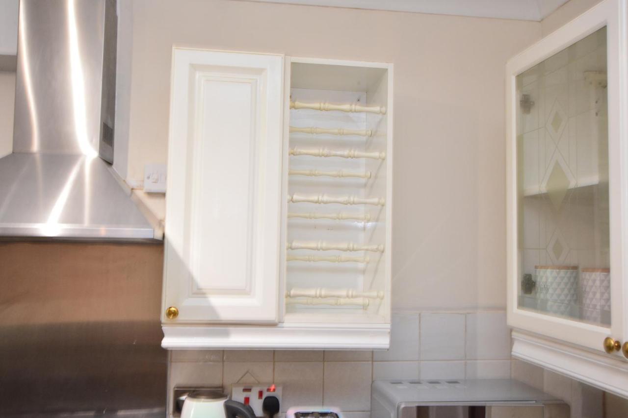 London Luxury 5 Bedroom House 2 Min Walk To The Tube Station Дагенъм Екстериор снимка