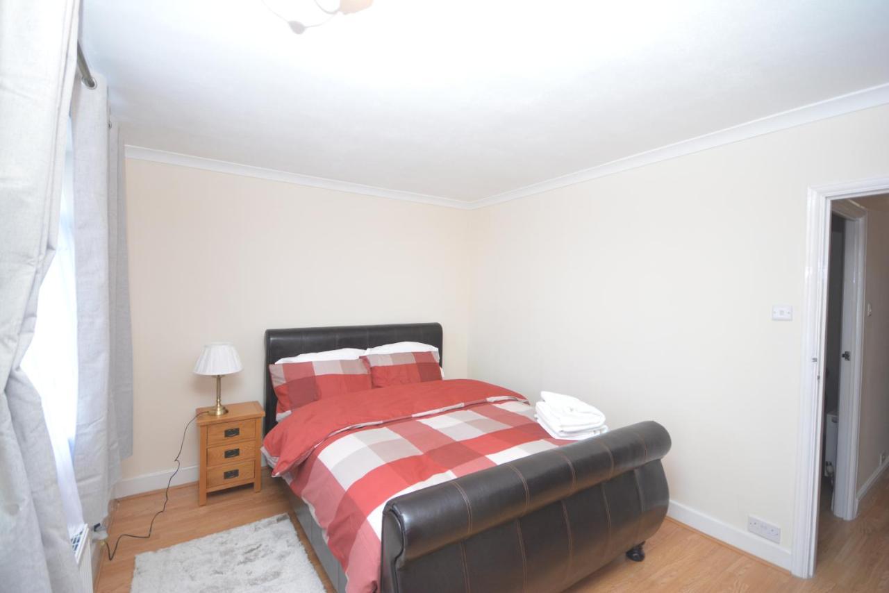 London Luxury 5 Bedroom House 2 Min Walk To The Tube Station Дагенъм Екстериор снимка