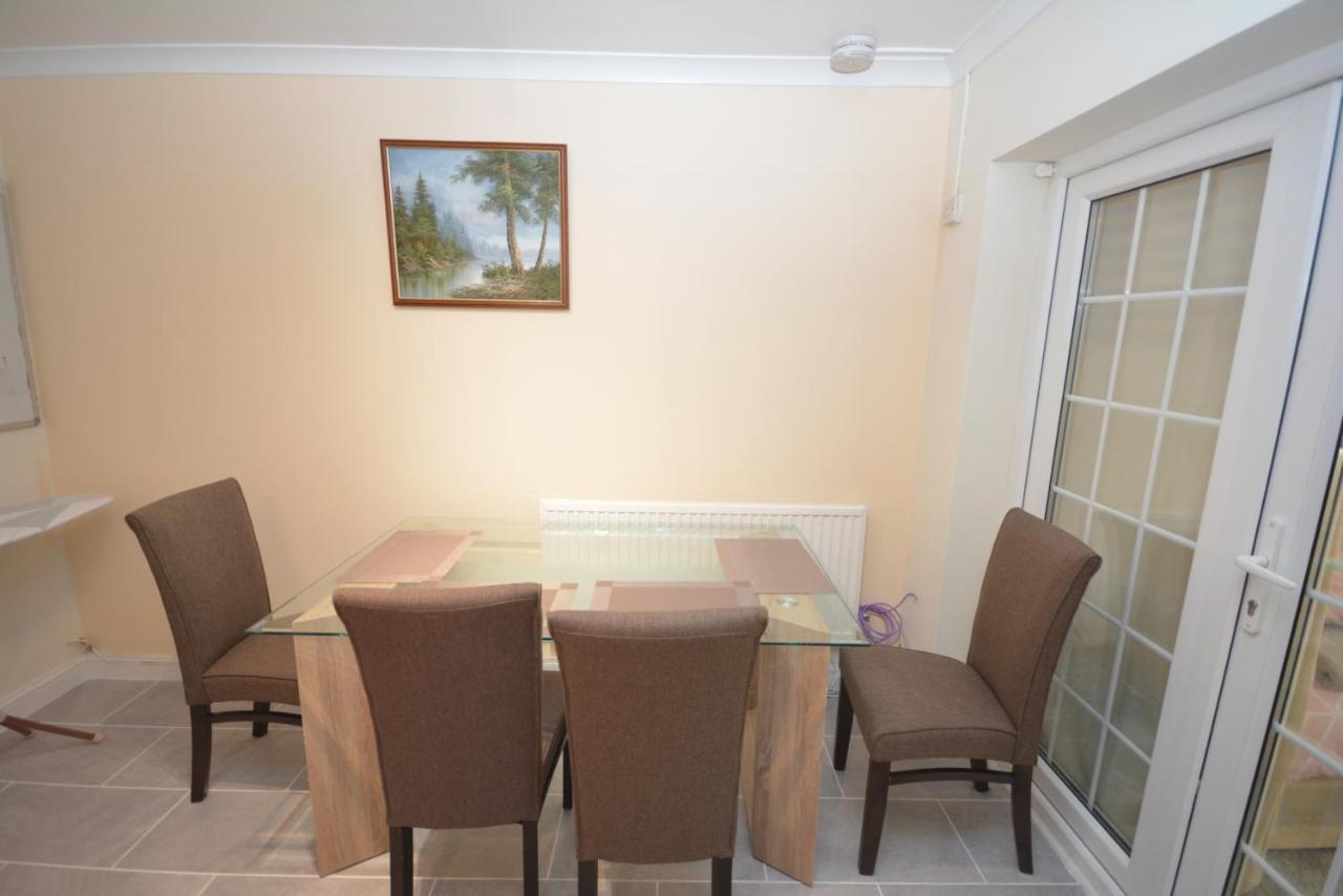 London Luxury 5 Bedroom House 2 Min Walk To The Tube Station Дагенъм Екстериор снимка