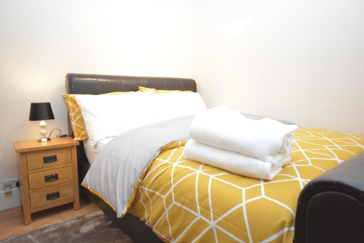 London Luxury 5 Bedroom House 2 Min Walk To The Tube Station Дагенъм Екстериор снимка