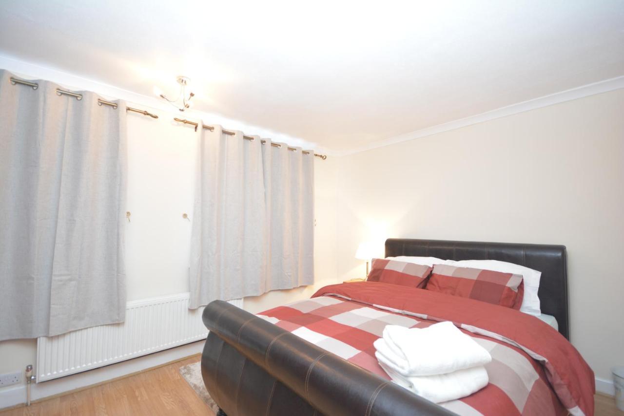 London Luxury 5 Bedroom House 2 Min Walk To The Tube Station Дагенъм Екстериор снимка
