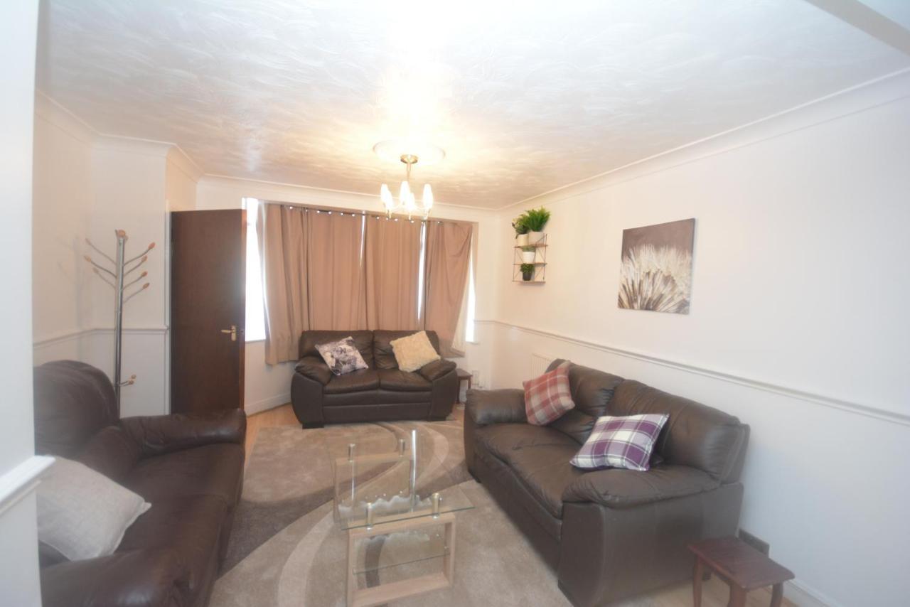 London Luxury 5 Bedroom House 2 Min Walk To The Tube Station Дагенъм Екстериор снимка