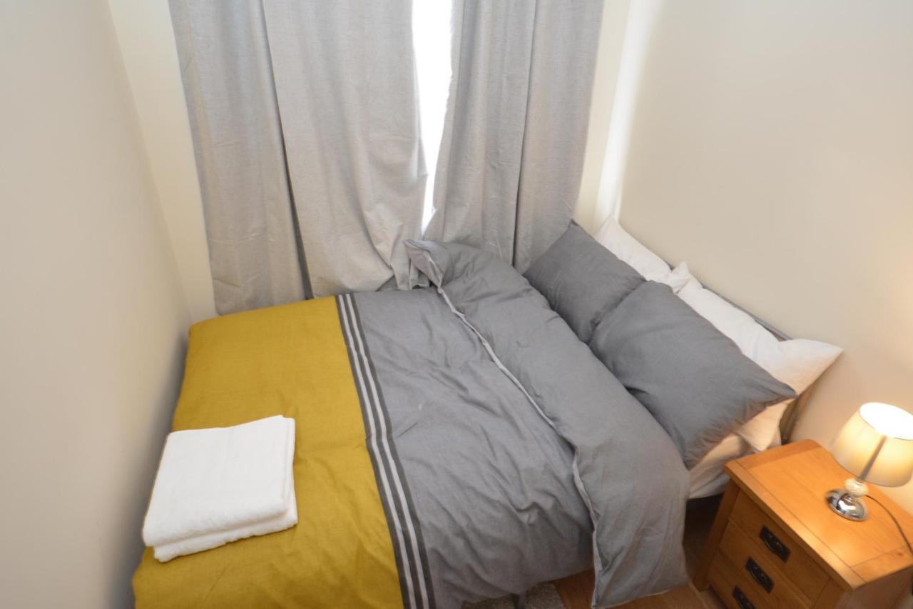 London Luxury 5 Bedroom House 2 Min Walk To The Tube Station Дагенъм Екстериор снимка