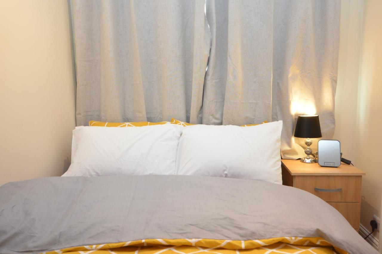 London Luxury 5 Bedroom House 2 Min Walk To The Tube Station Дагенъм Екстериор снимка