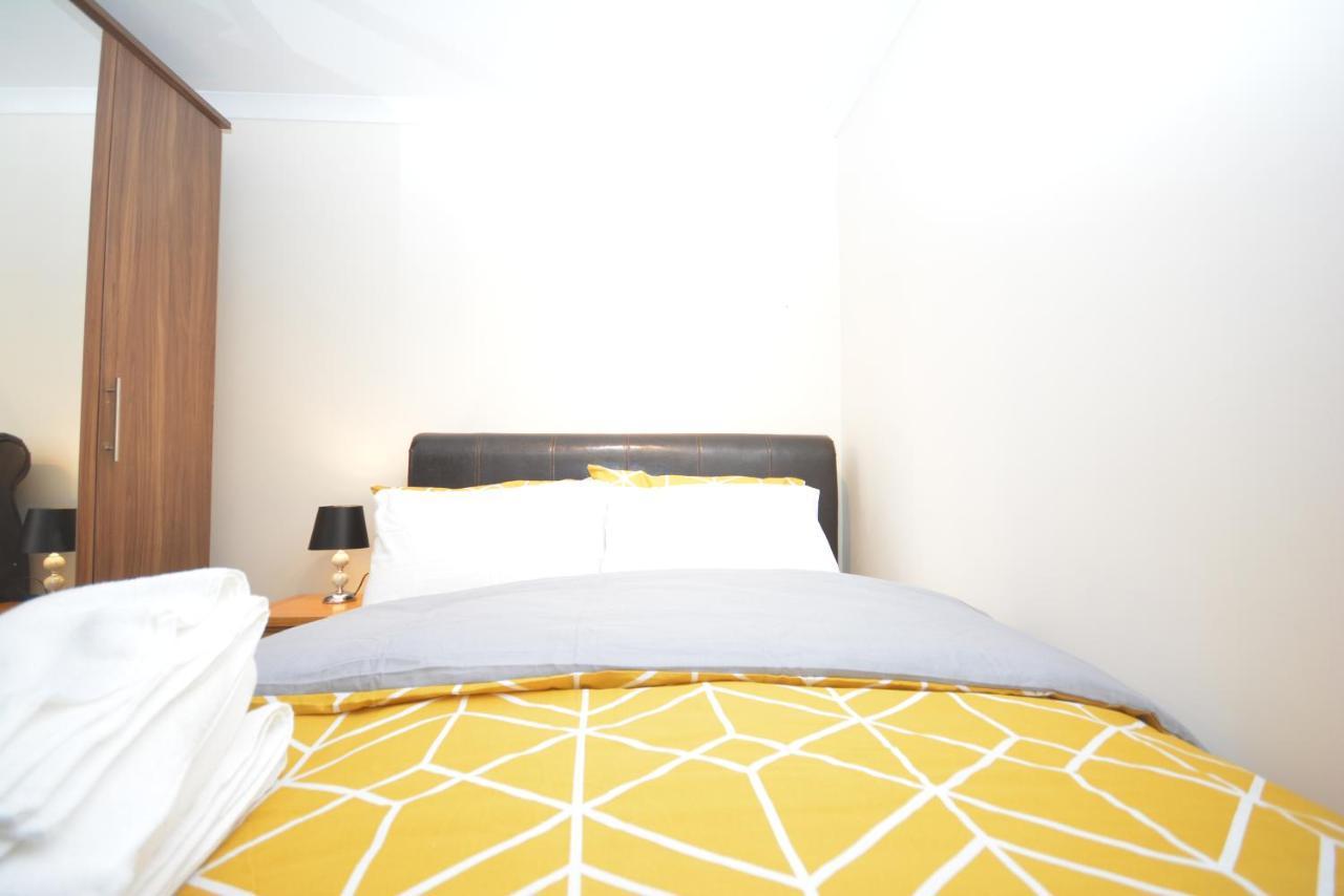 London Luxury 5 Bedroom House 2 Min Walk To The Tube Station Дагенъм Екстериор снимка
