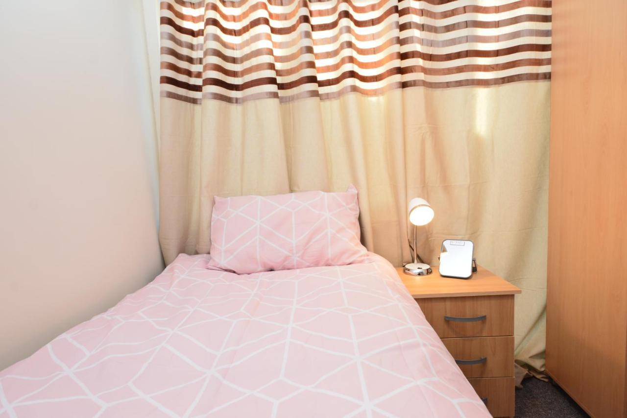 London Luxury 5 Bedroom House 2 Min Walk To The Tube Station Дагенъм Екстериор снимка