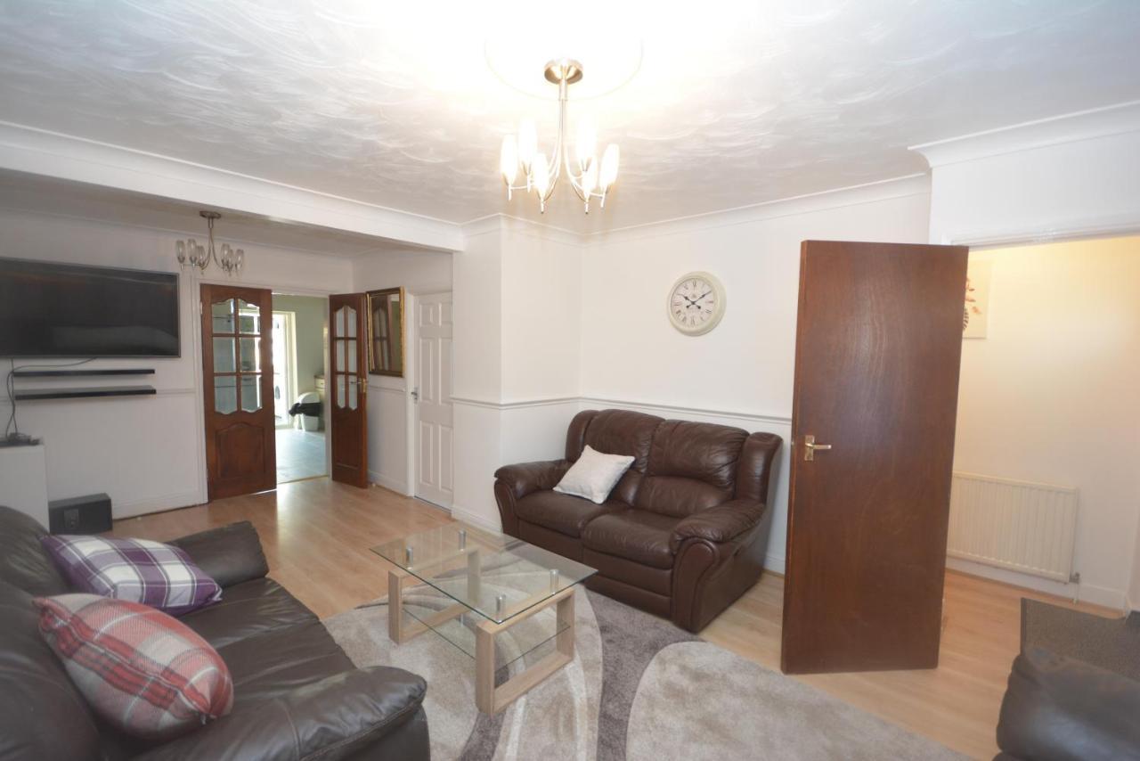 London Luxury 5 Bedroom House 2 Min Walk To The Tube Station Дагенъм Екстериор снимка