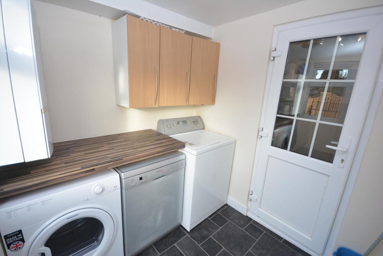 London Luxury 5 Bedroom House 2 Min Walk To The Tube Station Дагенъм Екстериор снимка
