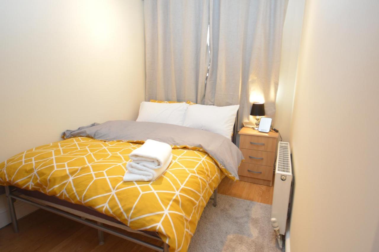 London Luxury 5 Bedroom House 2 Min Walk To The Tube Station Дагенъм Екстериор снимка