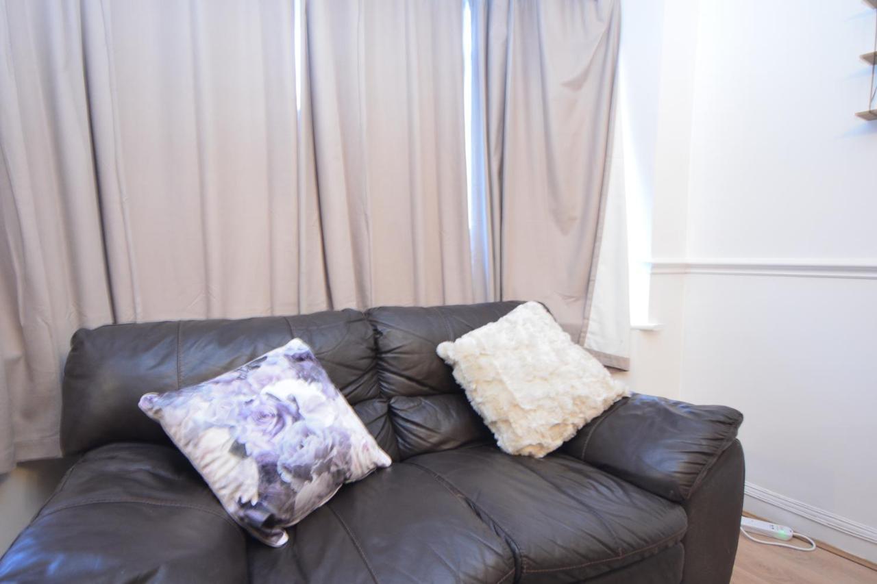 London Luxury 5 Bedroom House 2 Min Walk To The Tube Station Дагенъм Екстериор снимка