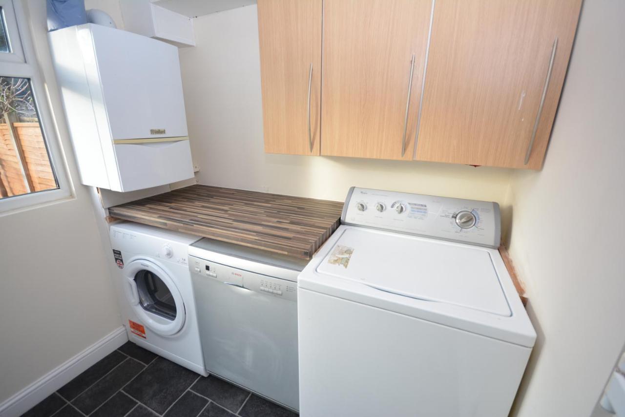 London Luxury 5 Bedroom House 2 Min Walk To The Tube Station Дагенъм Екстериор снимка