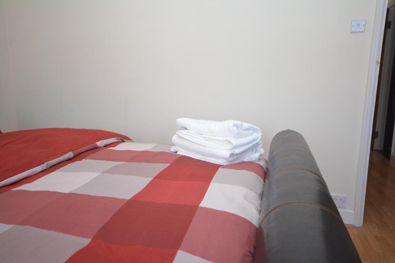 London Luxury 5 Bedroom House 2 Min Walk To The Tube Station Дагенъм Екстериор снимка