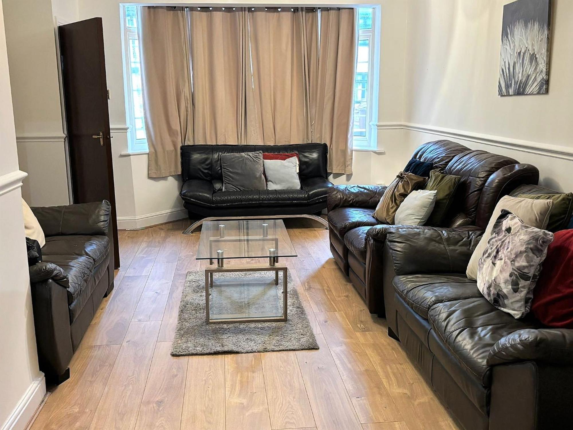 London Luxury 5 Bedroom House 2 Min Walk To The Tube Station Дагенъм Екстериор снимка