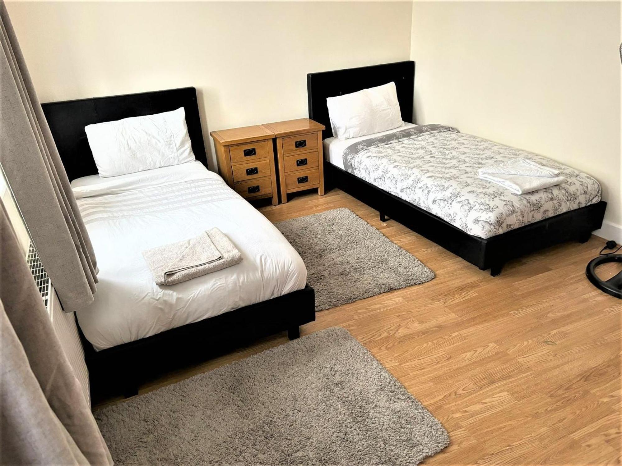 London Luxury 5 Bedroom House 2 Min Walk To The Tube Station Дагенъм Екстериор снимка