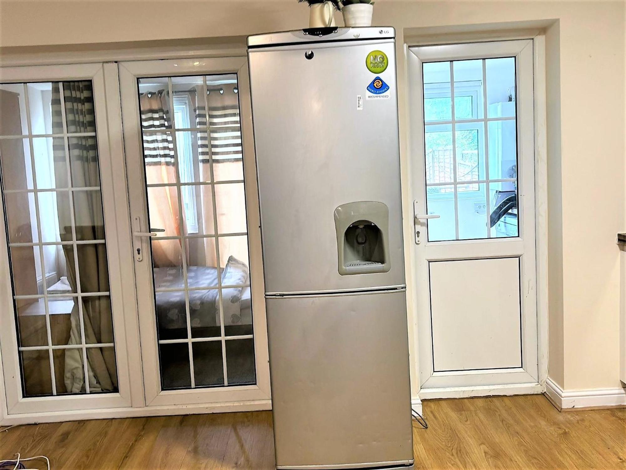 London Luxury 5 Bedroom House 2 Min Walk To The Tube Station Дагенъм Екстериор снимка